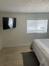 4820 SW 103rd Pl, Unit Waterview cottage in Miami, FL - Building Photo - Building Photo