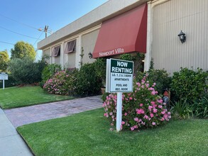 Newport Villa Apartments in Newport Beach, CA - Foto de edificio - Building Photo