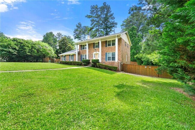 5100 Mt Vernon Way in Dunwoody, GA - Building Photo - Building Photo