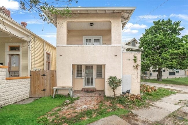 property at 1826 Moss St