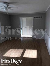 6812 Vermont Ave in Raytown, MO - Foto de edificio - Building Photo