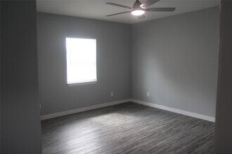 1115 W 4th St in Freeport, TX - Building Photo - Building Photo