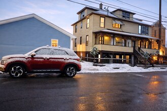 212 Smith St in Dunmore, PA - Foto de edificio - Building Photo