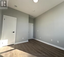 9 Wellington St E in Aurora, ON - Building Photo - Building Photo