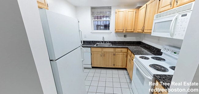 31 Queensberry St, Unit B in Boston, MA - Foto de edificio - Building Photo