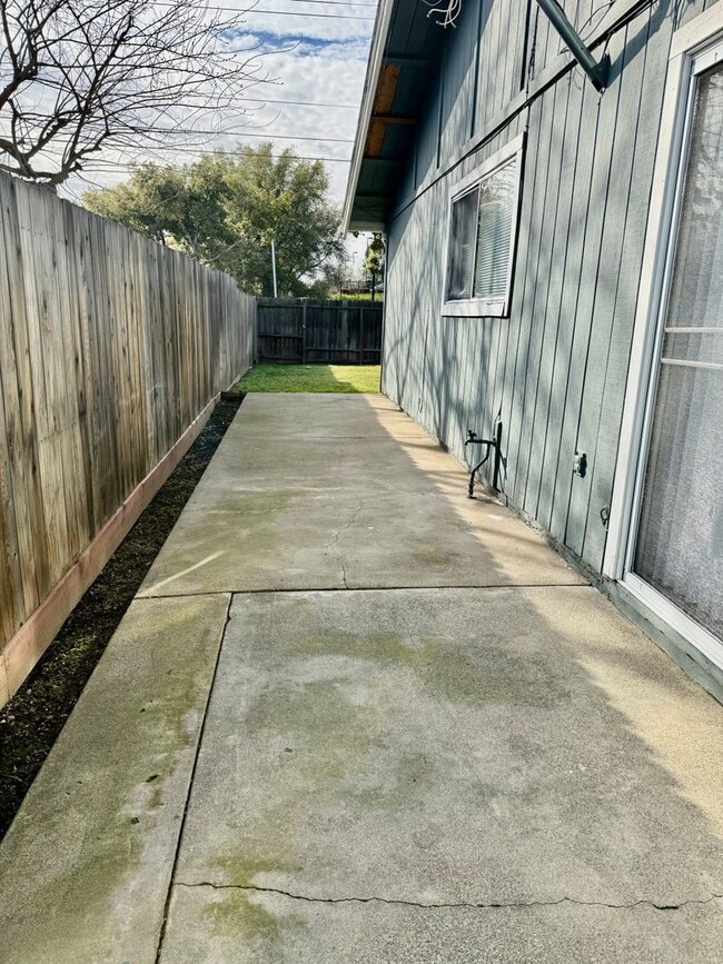 6816-6818 Trovita Way in Citrus Heights, CA - Building Photo - Building Photo