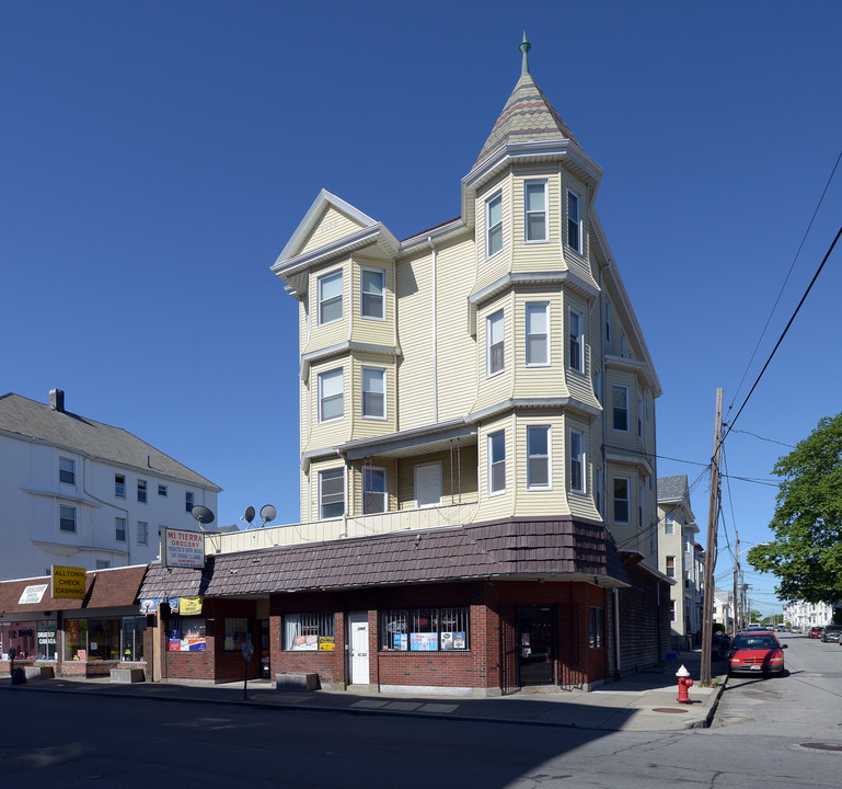 1561-1567 Acushnet Ave in New Bedford, MA - Building Photo