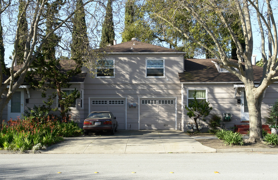 915 Warren St in Redwood City, CA - Foto de edificio