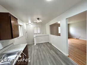 22815 Hillock Ave in Warren, MI - Building Photo - Building Photo