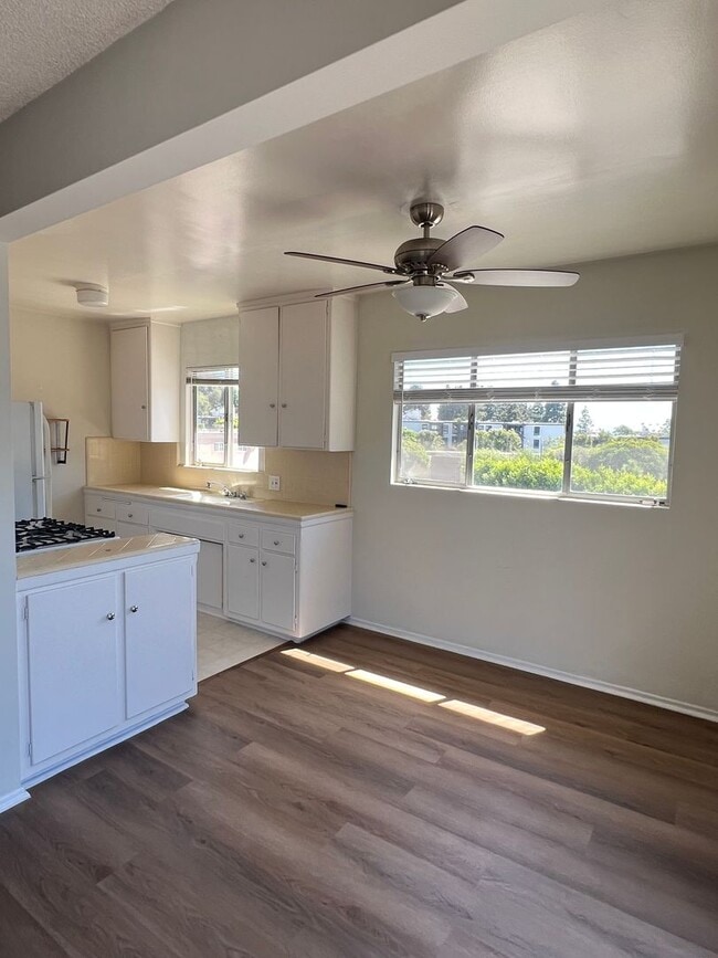 7832 W Manchester Ave in Los Angeles, CA - Building Photo - Building Photo