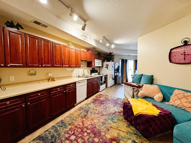 649 Old Hwy 8 in New Brighton, MN - Building Photo - Building Photo