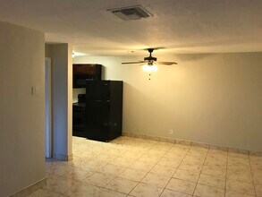 211 SE 4th Ave, Unit B in Boynton Beach, FL - Building Photo - Building Photo