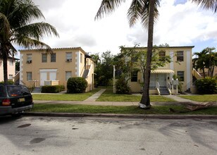 27-31 Sidonia Ave in Coral Gables, FL - Building Photo - Building Photo