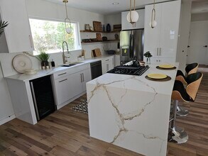 5102 Ravensdale Ln in Austin, TX - Building Photo - Building Photo