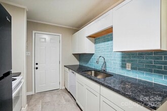 1412 Wembley Dr in Charlotte, NC - Building Photo - Building Photo