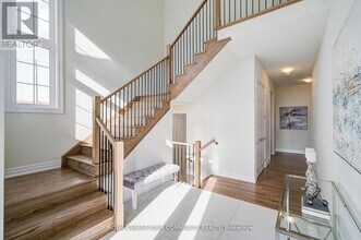 18 Shadyridge St in King City, ON - Building Photo - Building Photo