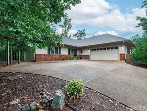 18 Hendaye Ln in Hot Springs Village, AR - Building Photo - Building Photo