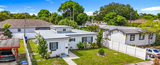 401 NW 16th Ave in Fort Lauderdale, FL - Foto de edificio - Building Photo