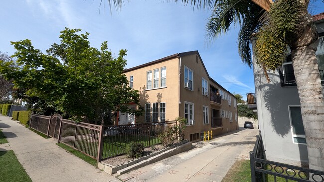 1261 S Plymouth Blvd, Unit 1261 S Plymouth in Los Angeles, CA - Building Photo - Building Photo