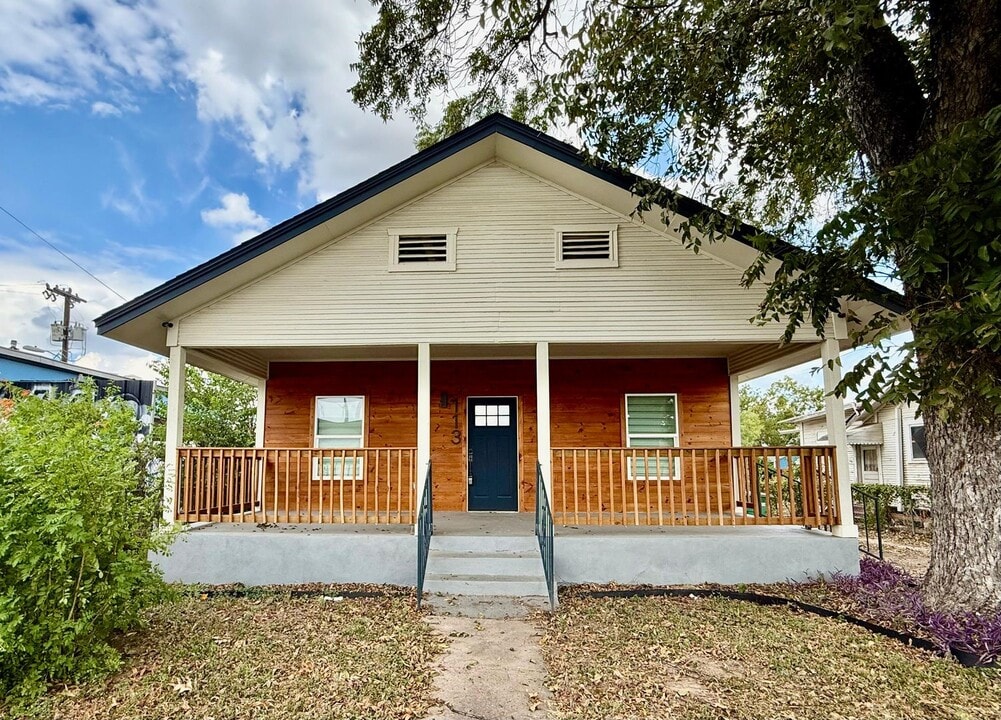 113 Thelka in San Antonio, TX - Building Photo