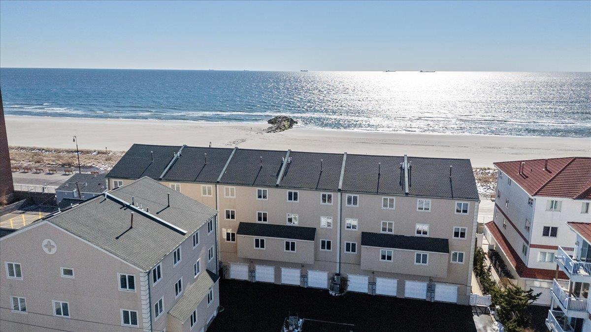 422 Oceanfront in Long Beach, NY - Building Photo