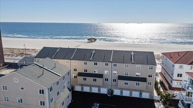 422 Oceanfront in Long Beach, NY - Building Photo - Building Photo