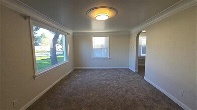 1221 S 12th St in Mount Vernon, WA - Building Photo - Building Photo