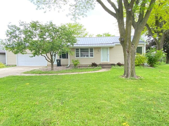 3312 Panther Ln in Cedar Falls, IA - Building Photo - Building Photo