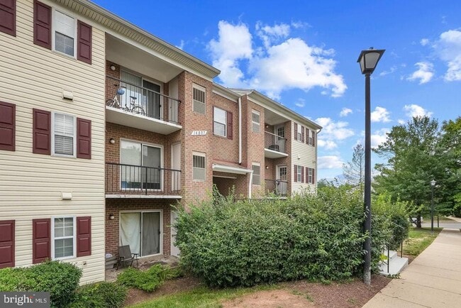 14807 Rydell Rd-Unit -203 in Centreville, VA - Building Photo - Building Photo