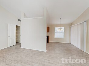 4014 Sparrow Lake in San Antonio, TX - Foto de edificio - Building Photo