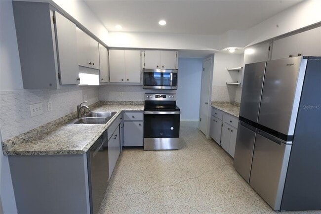 1040 Charles St in Clearwater, FL - Building Photo - Building Photo