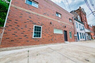 12 Cunliffe Way in Pittsburgh, PA - Building Photo - Building Photo