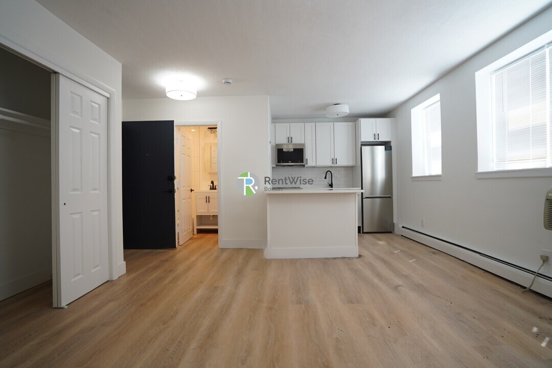740 E 7th St in Boston, MA - Building Photo