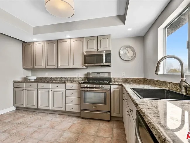 8204 Calabar Ave in Playa Del Rey, CA - Building Photo - Building Photo