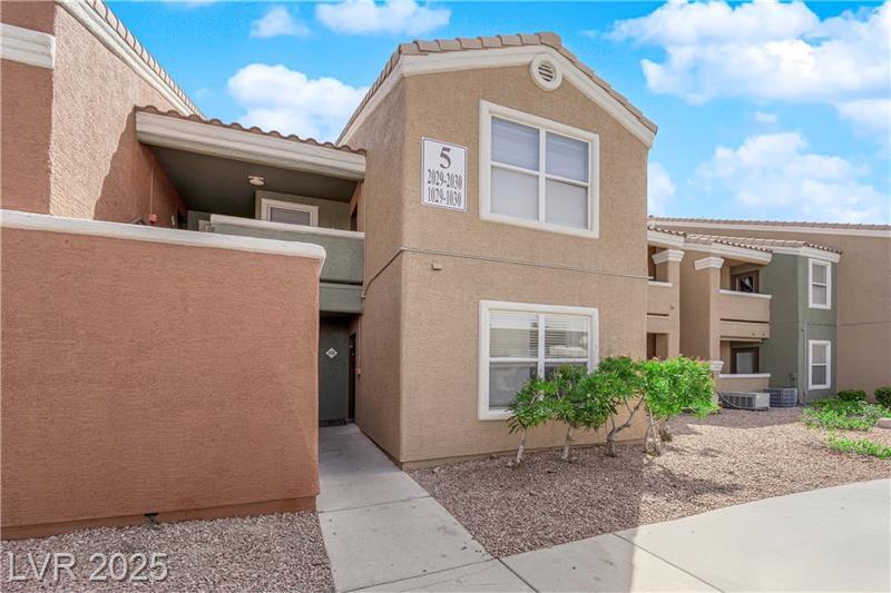 8101 W Flamingo Rd in Las Vegas, NV - Building Photo