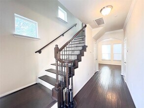 6363 Fairdale Ln in Houston, TX - Building Photo - Building Photo