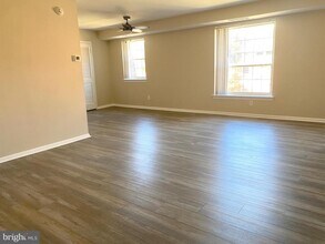 4000 Gypsy Ln in Philadelphia, PA - Building Photo - Building Photo