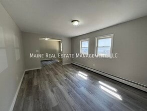 206 Maine Ave in Farmingdale, ME - Building Photo - Building Photo