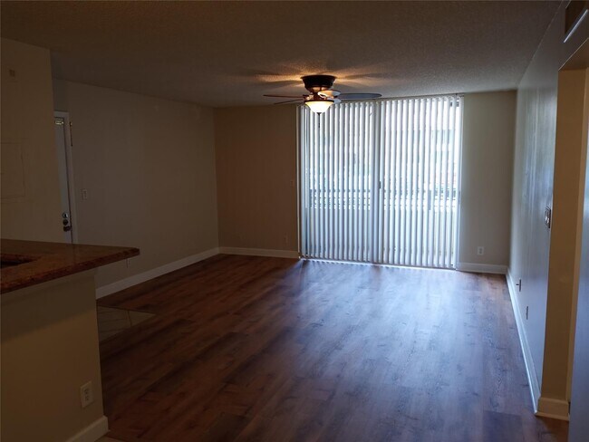 801 Lyons Rd in Coconut Creek, FL - Building Photo - Building Photo