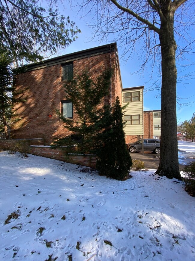57 Morgan Ln, Unit 4b in Bridgewater, NJ - Building Photo - Building Photo
