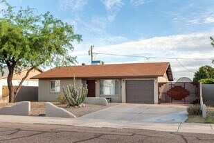 3228 W Lisbon Ln in Phoenix, AZ - Building Photo