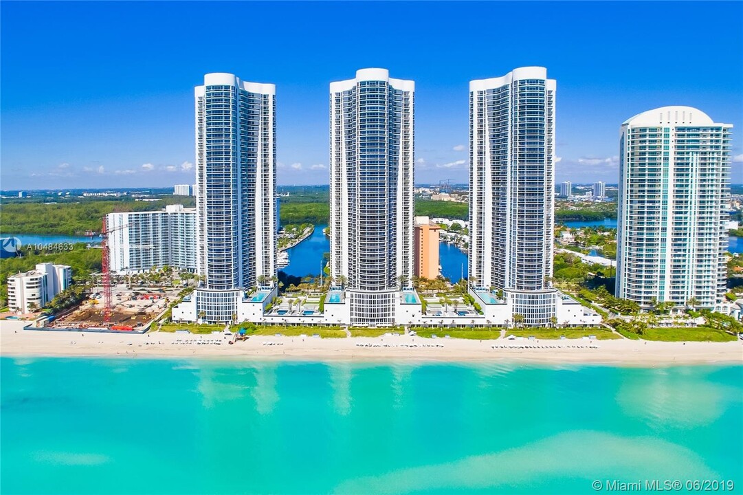 15901 Collins Ave, Unit 1205 in Sunny Isles Beach, FL - Building Photo