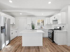 608 Stanford St in Las Vegas, NV - Building Photo - Building Photo