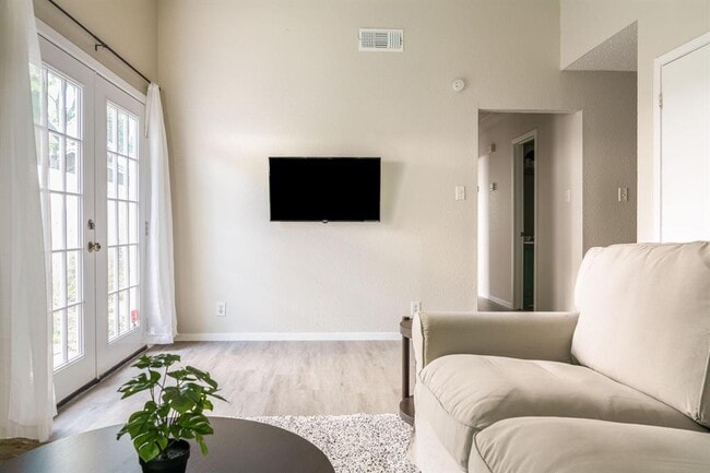 property at 1212 Bonnie Brae St