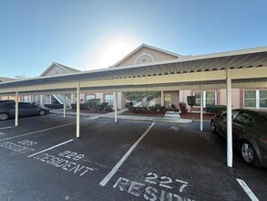 6334 Spring Flower Dr in New Port Richey, FL - Building Photo - Building Photo