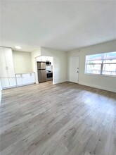 7505 SW 82nd St, Unit 201 in Miami, FL - Building Photo - Building Photo