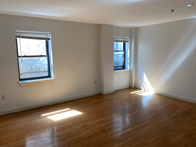 534 Commonwealth Ave, Unit #2D in Boston, MA - Foto de edificio - Building Photo