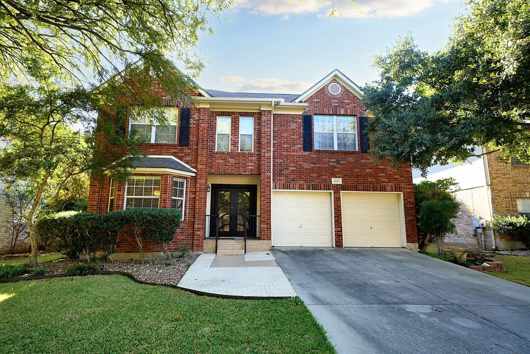 4625 Flagstone Dr in Schertz, TX - Foto de edificio