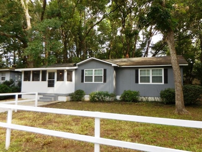 property at 1668 Pepper Dr