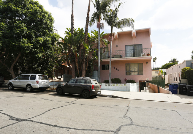 1236 N Ogden Dr in Los Angeles, CA - Foto de edificio - Building Photo
